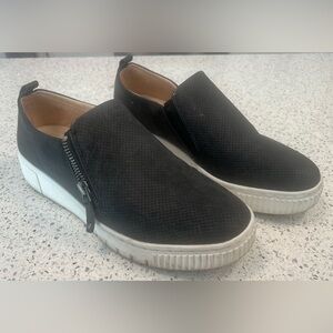 Woman’s Black Naturalizer Soul Shoes Size 9M